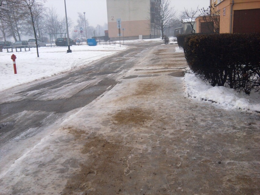 Śliskie chodniki na Os. Kaszubskim w Wejherowie - zdjęcia internauty