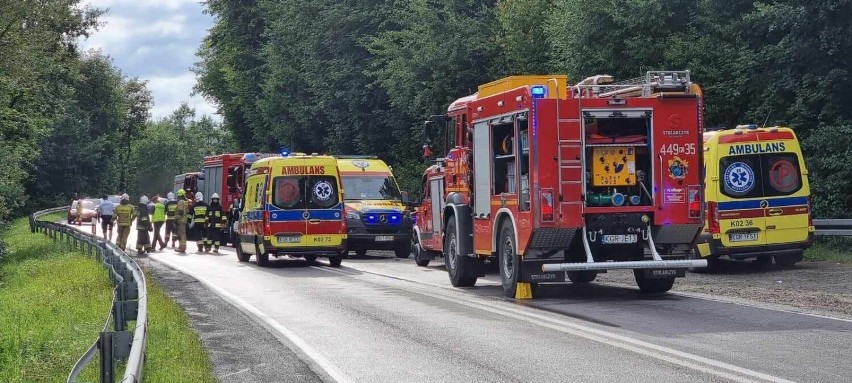 Tragiczny w skutkach wypadek na DK 28 w Gródku koło Grybowa. W szpitalu zmarł 42-letni motocyklista