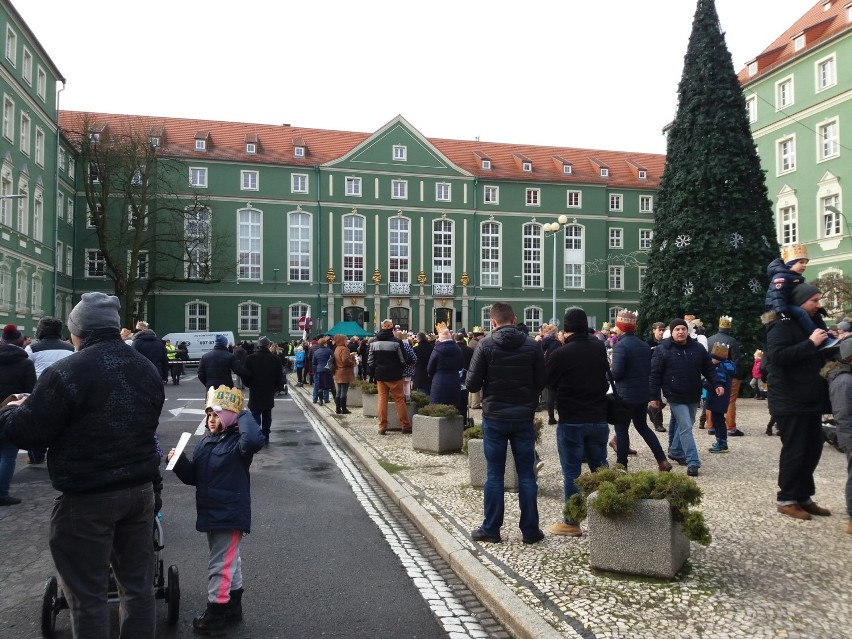 Orszak Trzech Króli w Szczecinie wyruszył spod Urzędu Miasta [ZDJĘCIA, WIDEO]