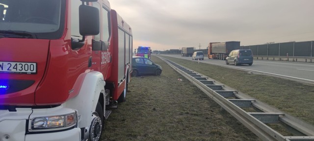 W czwartek 23 lutego 2023 roku (około godziny 7:30) służby otrzymały zgłoszenie o przewróconym samochodzie marki Toyota na pasie zieleni na autostradzie A1  