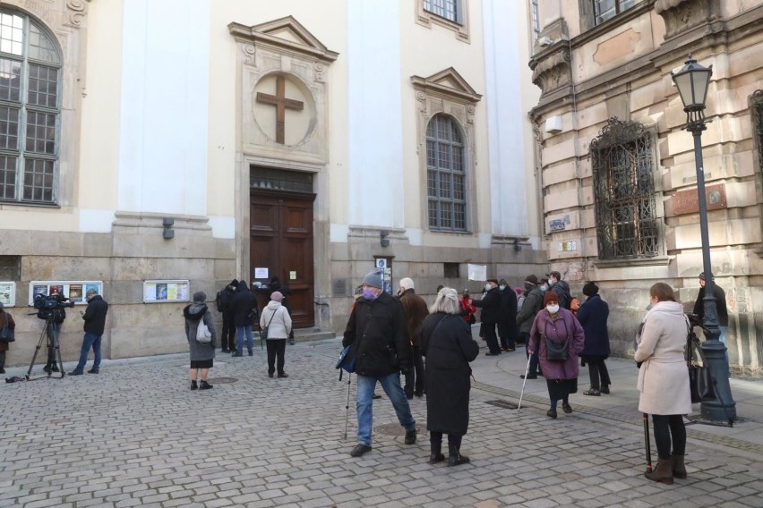 Dlatego od niedzieli do odwołania przy wejściu głównym do...