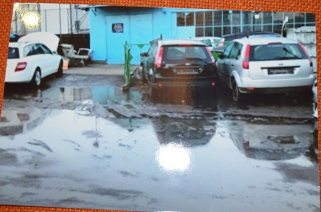 Mieszkańcy ul. Myśliwskiej w Rudzkim Moście napisali list do Rady Miejskiej prosząc o utwardzenie ich ulicy, aby po każdym deszczu nie brodzili po błocie.