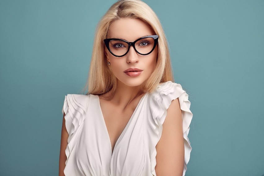 Kobiety, które noszą okulary, mogą zachwycać pięknie i...
