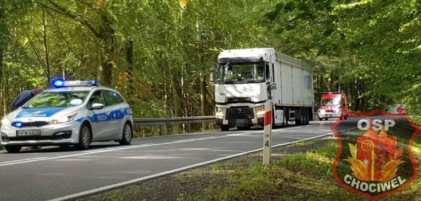 Bus zderzył się z ciężarówką. Kierowca zasnął za kierownicą  