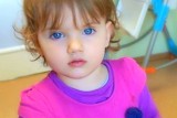 Dwuletnia Bianka powoli traci wzrok. Możesz jej pomóc w walce z rakiem