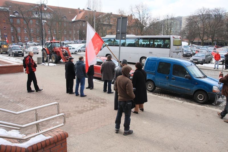 Protest rolników w Gdańsku. Chcą Banku Ziemskiego. &quot;Pseudobiznesmeni spekulują ziemią&quot; [ZDJĘCIA]