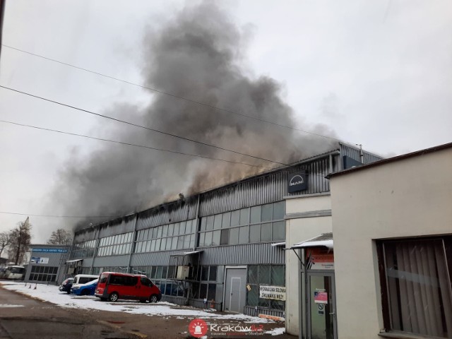 Pożar hali przy ul. Ujastek w Krakowie
