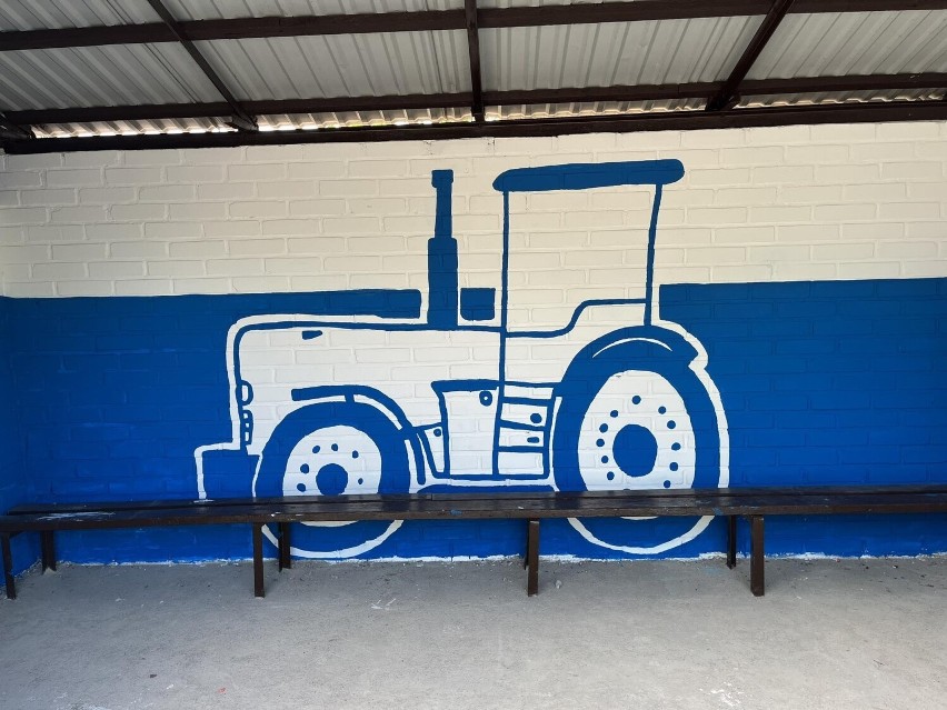 Traktor symbol ciężkiej pracy mieszkańców na roli