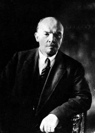 1917 – Włodzimierz Lenin po przyjeździe do Piotrogrodu...