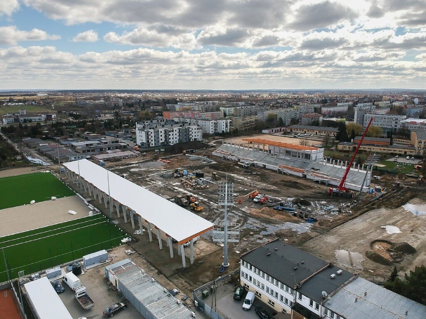 Prace nad kompleksem boisk przy ul. Pomologicznej w Skierniewicach, największej obecnie inwestycji w mieście nabierają tempa