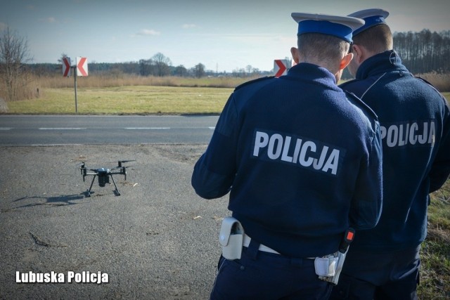 Policjanci z Krosna Odrzańskiego i Gubina wraz z mundurowymi z Zielonej Góry i Gorzowa Wlkp, z pomocą drona kontrolowali sytuacje na naszych drogach.