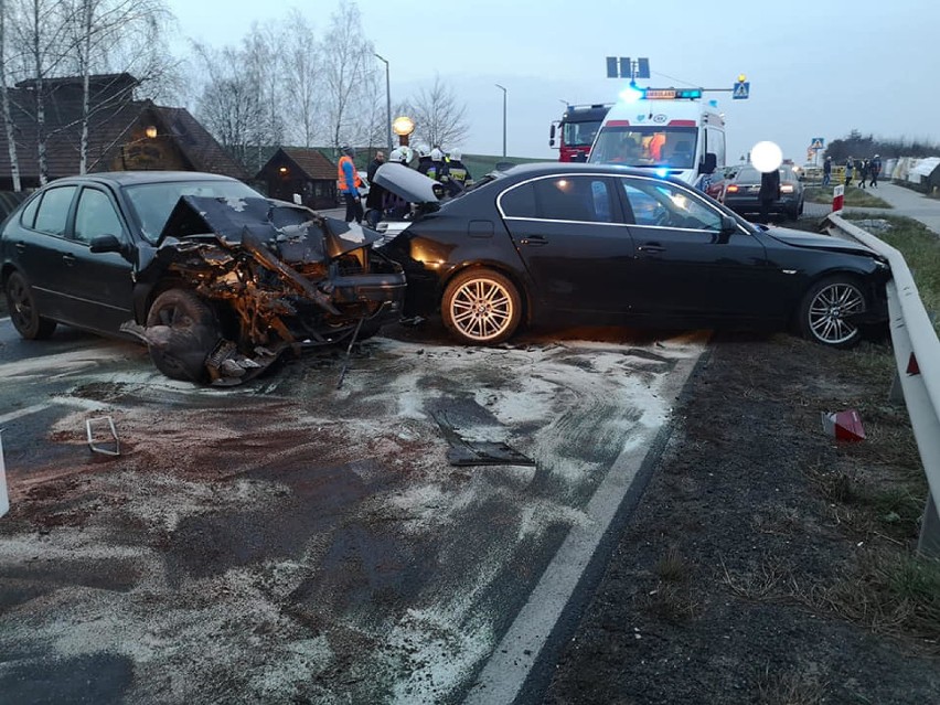 Tuż przed godz. 15 doszło do zderzenia trzech aut w...