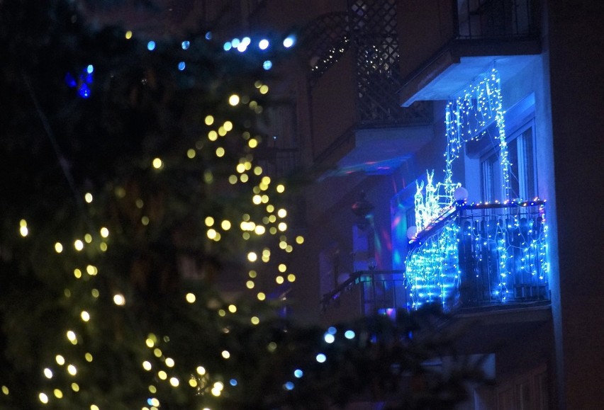Kruszwica. Oświetlone balkony. Szopka między blokami. Święta Bożego Narodzenia już zawitały na osiedle Zagople w Kruszwicy. Zdjęcia
