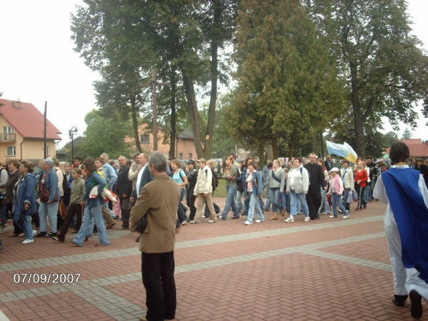 Pielgrzymi przybywający do sanktuarium. fot. Zbigniew...