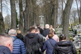 Pogrzeb profesora ASP Ireneusza Walczaka. Pożegnały go tłumy na cmentarzu w Siemianowicach Śląskich