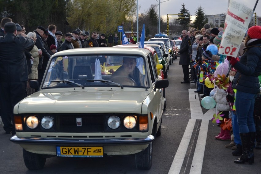 W Tczewie otwarto ulicę Nowosuchostrzycką. Był przejazd zabytkowych samochodów. ZOBACZ ZDJĘCIA