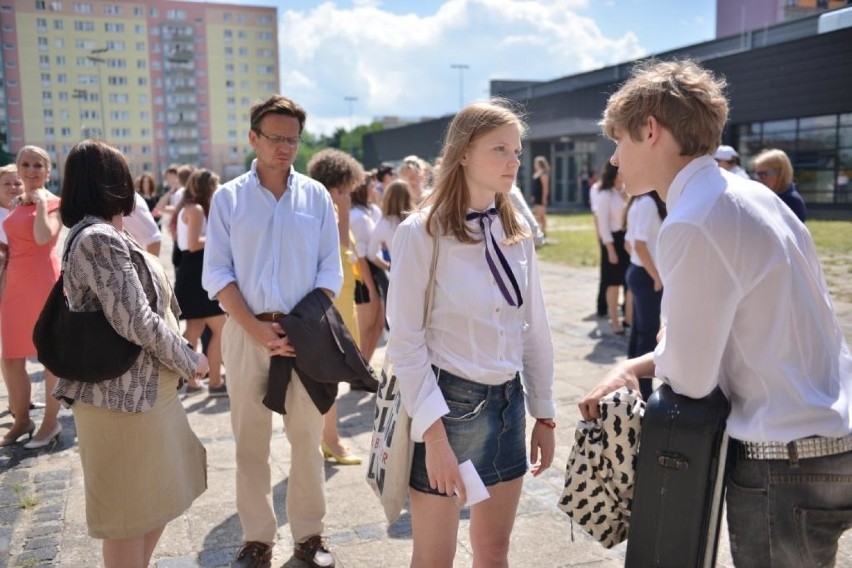 Oskarżony o zdradę nastolatek musi zdecydować, czy dotrzymać...