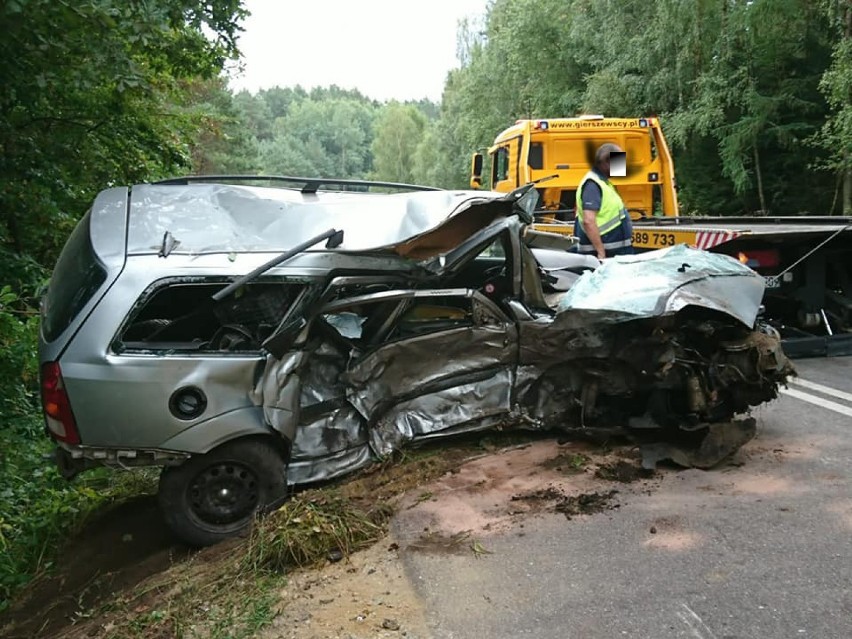 Nie żyje kierowca forda poszkodowany podczas wczorajszego wypadku w okolicach Pawłówka