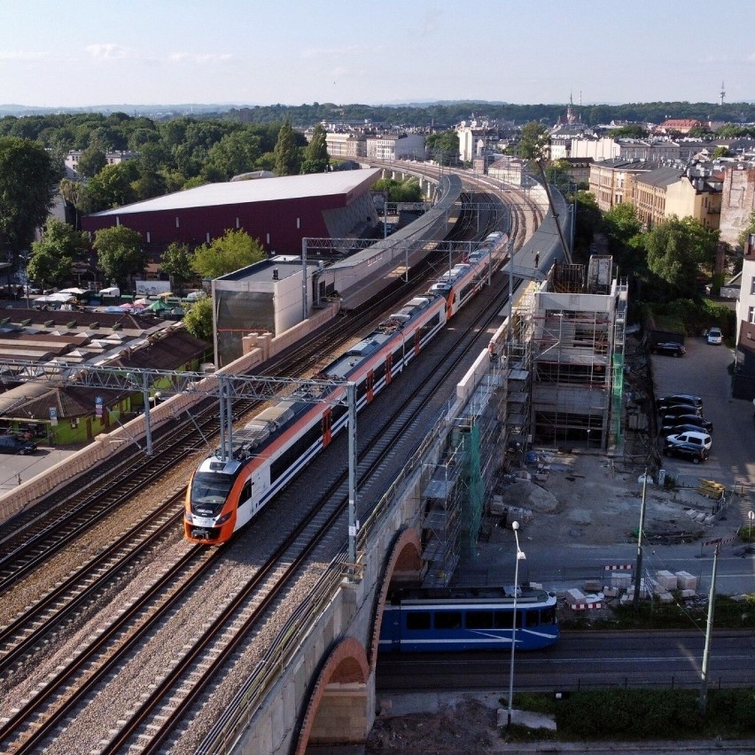 W centrum Krakowa powstała dodatkowa para torów dla kolei...