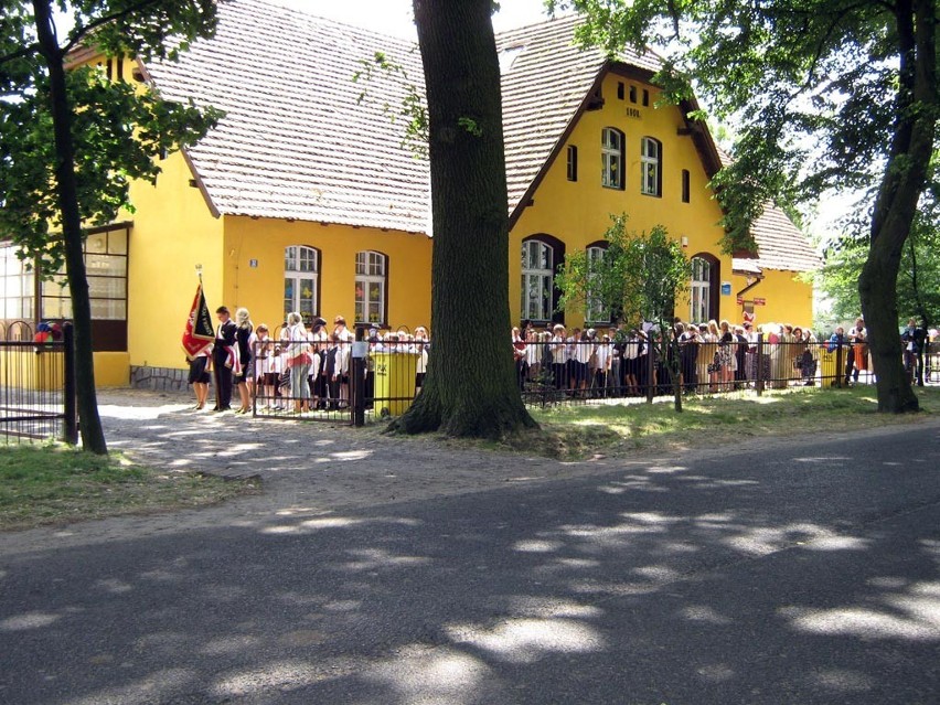 Wybieramy Gimnazjum z Klimatem.. Na zdjęciu Społeczne...