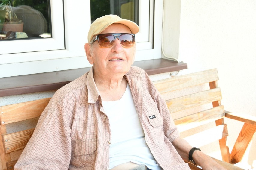92 letni Zygmunt Janicki mieszkający przy ulicy Kryształowej...