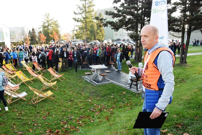 Czyste Beskidy: studenci i wolontariusze sprzątają górskie szlaki [ZDJĘCIA] 