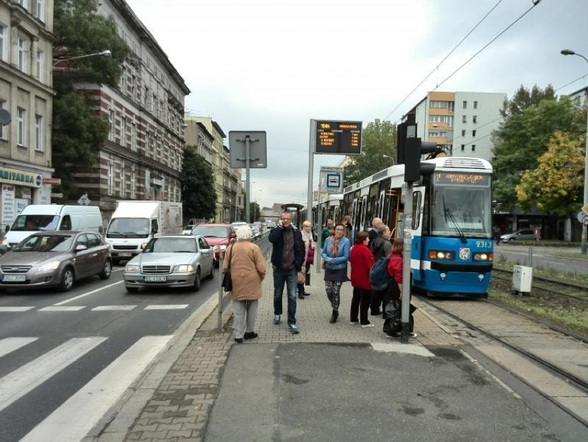 Siedemnaście tramwajów stało na Grabiszyńskiej (FOTO)