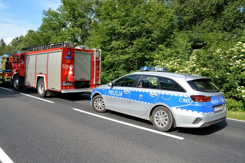 Zderzenie dwóch samochodów osobowych na DK 25 w Orzełku