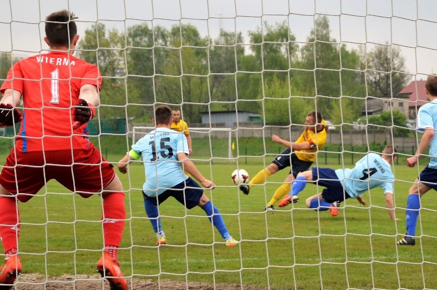 3. liga. MKS Trzebinia Siersza dobrze odrobił pracę domową z Wierną Małogoszcz [ZDJĘCIA]