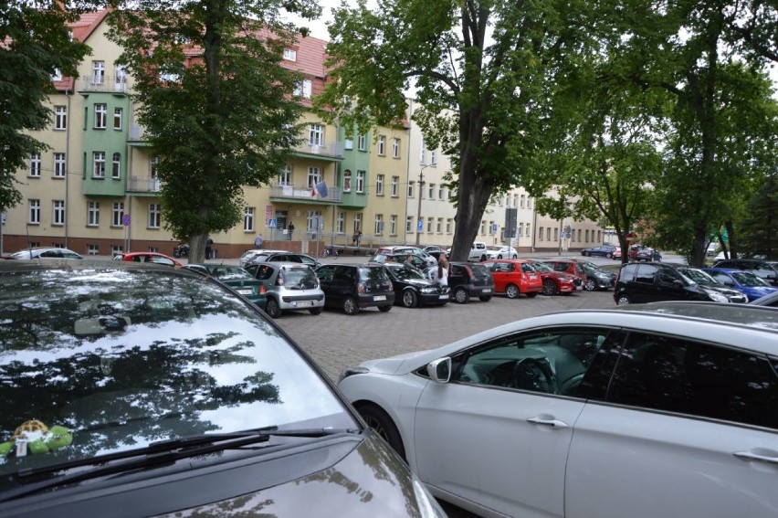 Cała komunikacja na parking przy starostwie w Goleniowie? To się nie uda!