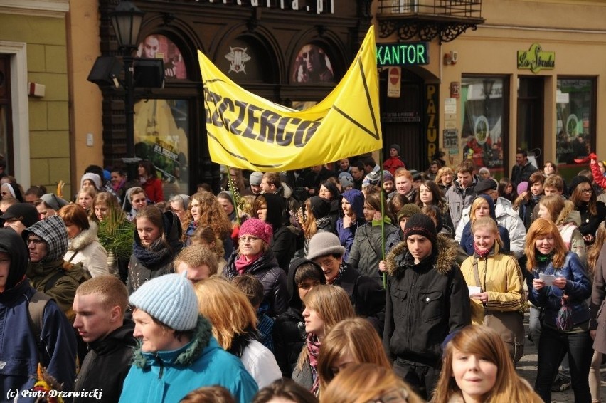 W marszu uczestniczyła młodzież z Łodzi i wielu miast...