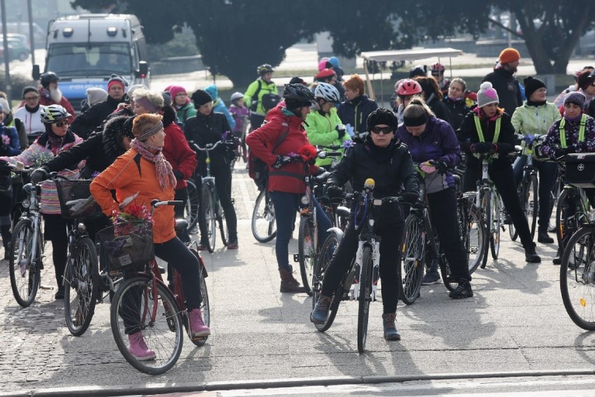 Ponad sto pań rozpoczęło sezon rowerowy w Szczecinie [zdjęcia]
