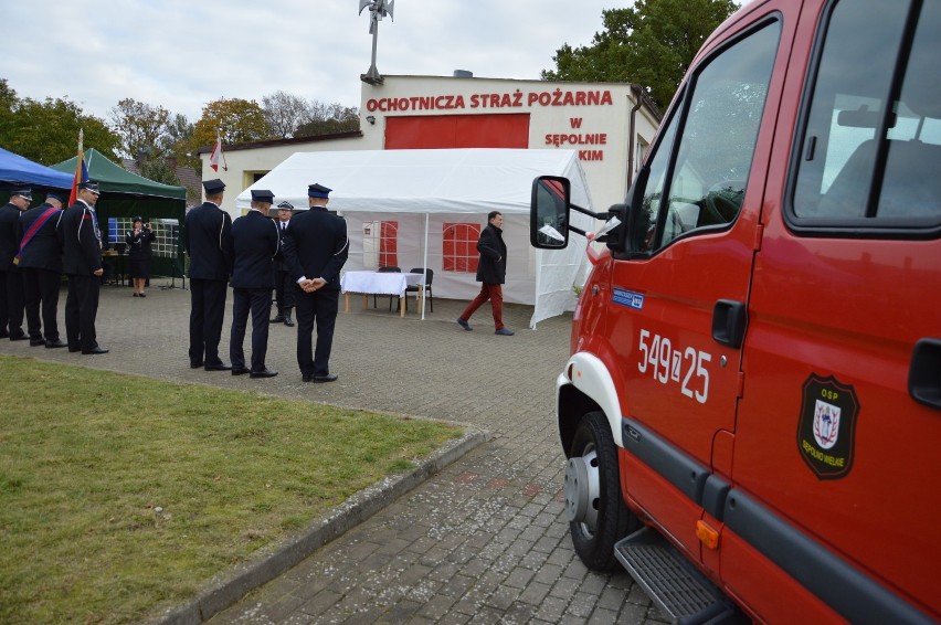 Biały Bór. Strażacy z Sępolna Wielkiego mają nowy wóz do ratownictwa drogowego (FOTO)