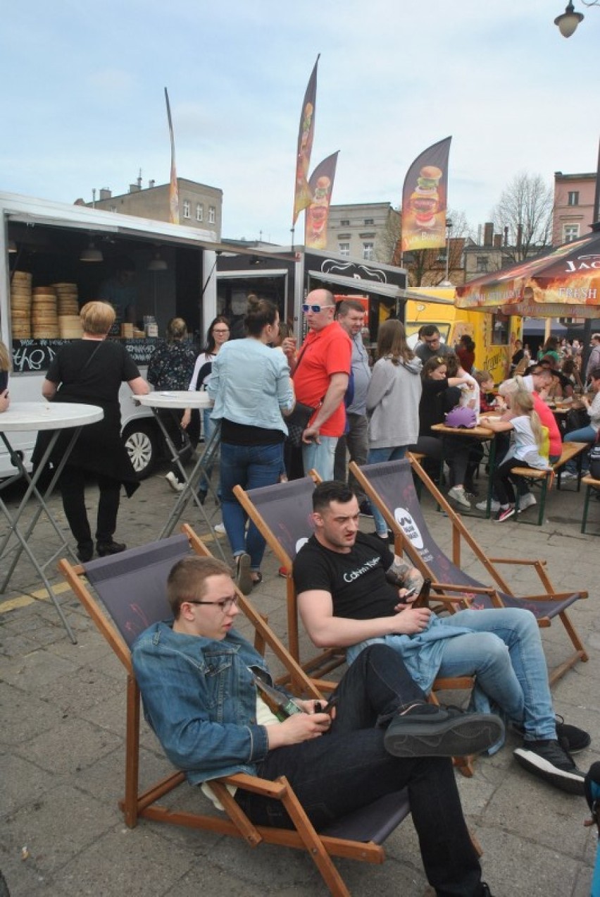 Zlot Food Truck w Lesznie przyciąginął na Nowy Rynek prawdziwe tłumy [ZDJĘCIA]