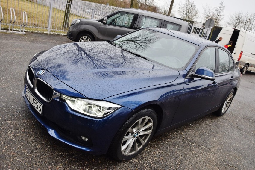 Nowe nieoznakowane BMW służy sieradzkiej drogówce. Nowe auta dostały także komisariaty w Błaszkach, Warcie i Złoczewie (zdjęcia)