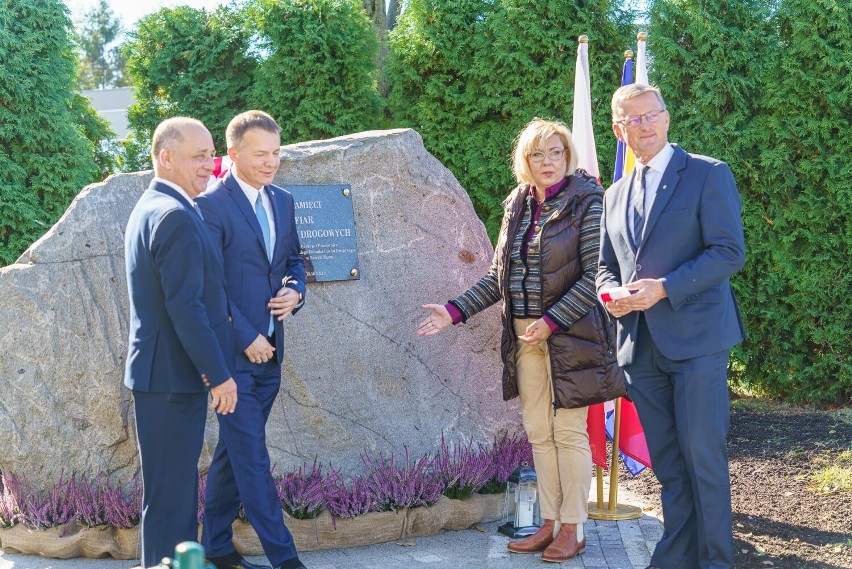 W Nowym Sączu powstał pomnik upamiętniający ofiary wypadków...