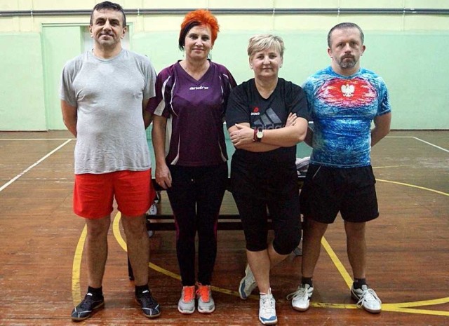 Na zdjęciu trzeci zespół ligi Zbieranina. Od lewej: Marek Aniśko, Jolanta Bukolt, Lidia Rybka, Krzysztof Knapik