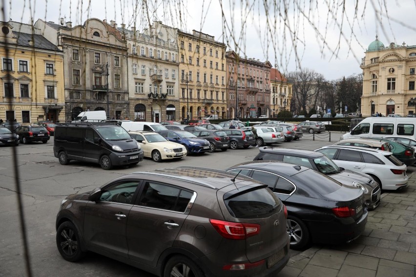 Miejsca parkingowe dla kobiet w ciąży? Warszawscy radni chcą...