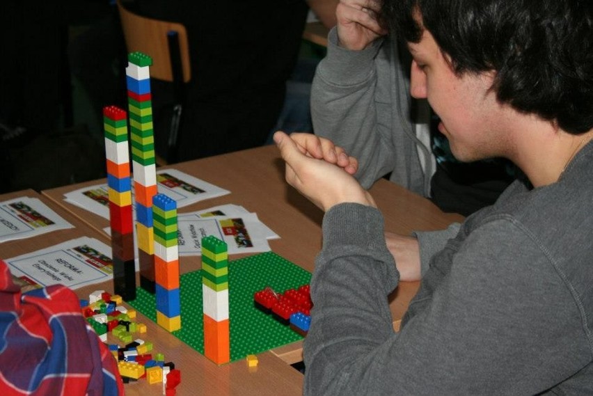 Klockonomia: studenci SGH uczą ekonomii klockami Lego