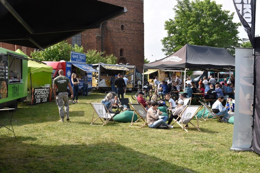 Na plac katedralny w Prabutach zjechało 15 food trucków,...