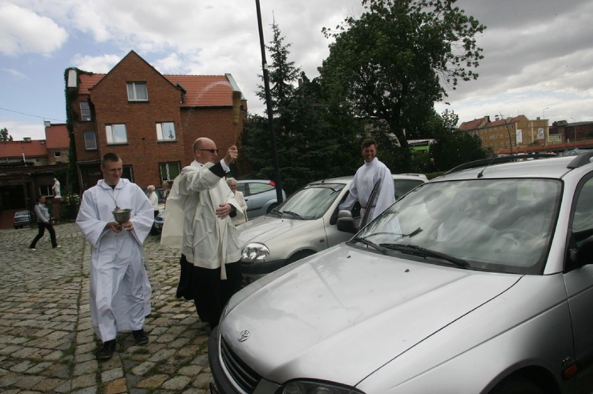 Święcenie samochodów w Legnicy (ZDJĘCIA)