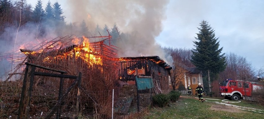 Lipnik. Niedziela zaczęła się dużym pożarem. Akcja gaśnicza trwała prawie cztery godziny