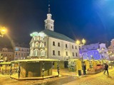 Jarmark bożonarodzeniowy w Gliwicach już za kilka dni – na Rynku trwają ostatnie przygotowania do świątecznego wydarzenia. Zobacz ZDJĘCIA