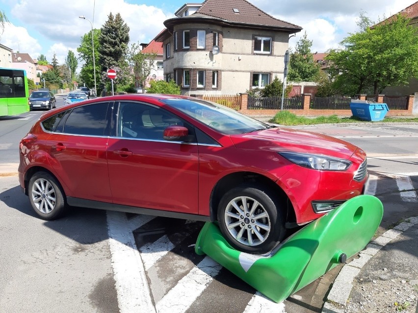 Pechowe skrzyżowanie na Pogodnie. Kolizja goni kolizję 