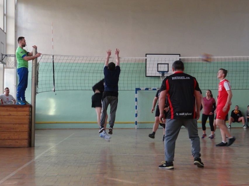 Turniej siatkówki w Zapolicach [zdjęcia]