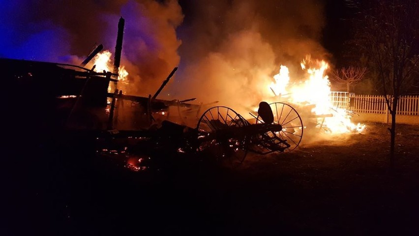 Pożar stodoły w Polichnie gasiła OSP Wolbórz