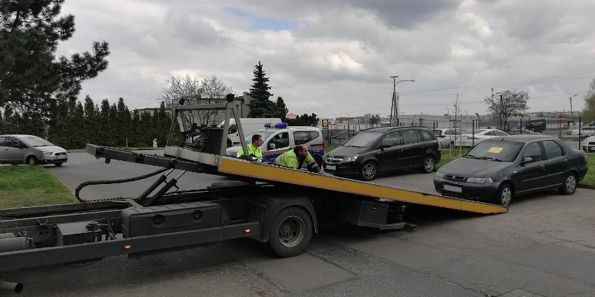 Kolejne wraki aut zniknęły z ulic w Kaliszu. ZDJĘCIA