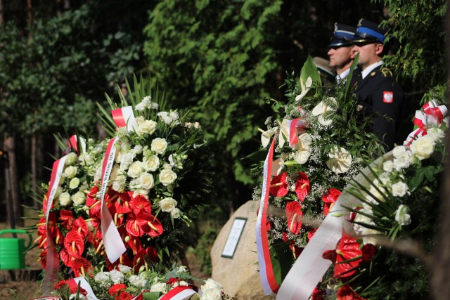 Uroczystości miały miejsce przy Pomniku upamiętniającym tragiczną śmierć strażaków podczas pożaru w Kuźni Raciborskiej