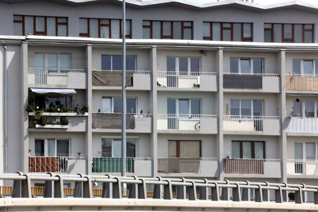Czego nie wolno robić na balkonach? Sprawdzamy zapisy w regulaminach legnickich spółdzielni mieszkaniowych! Przejdź do kolejnego zdjęcia i dowiedz się, za co możesz dostać karę! ---->>>