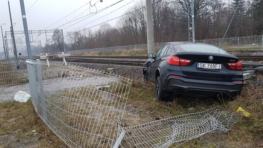 Gołoledź na łódzkich drogach. Wypadki, opóźnienia w kursowaniu MPK [ZDJĘCIA]